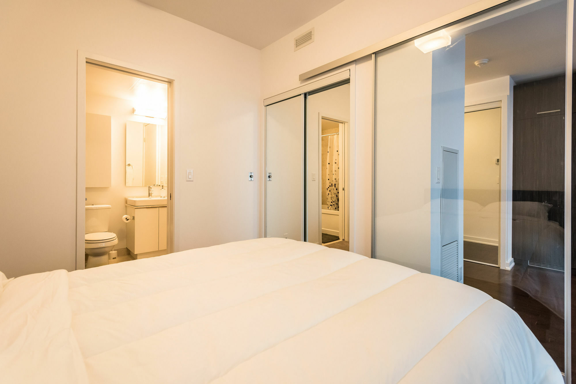 Downtown Luxury Lakeview Condo Торонто Экстерьер фото