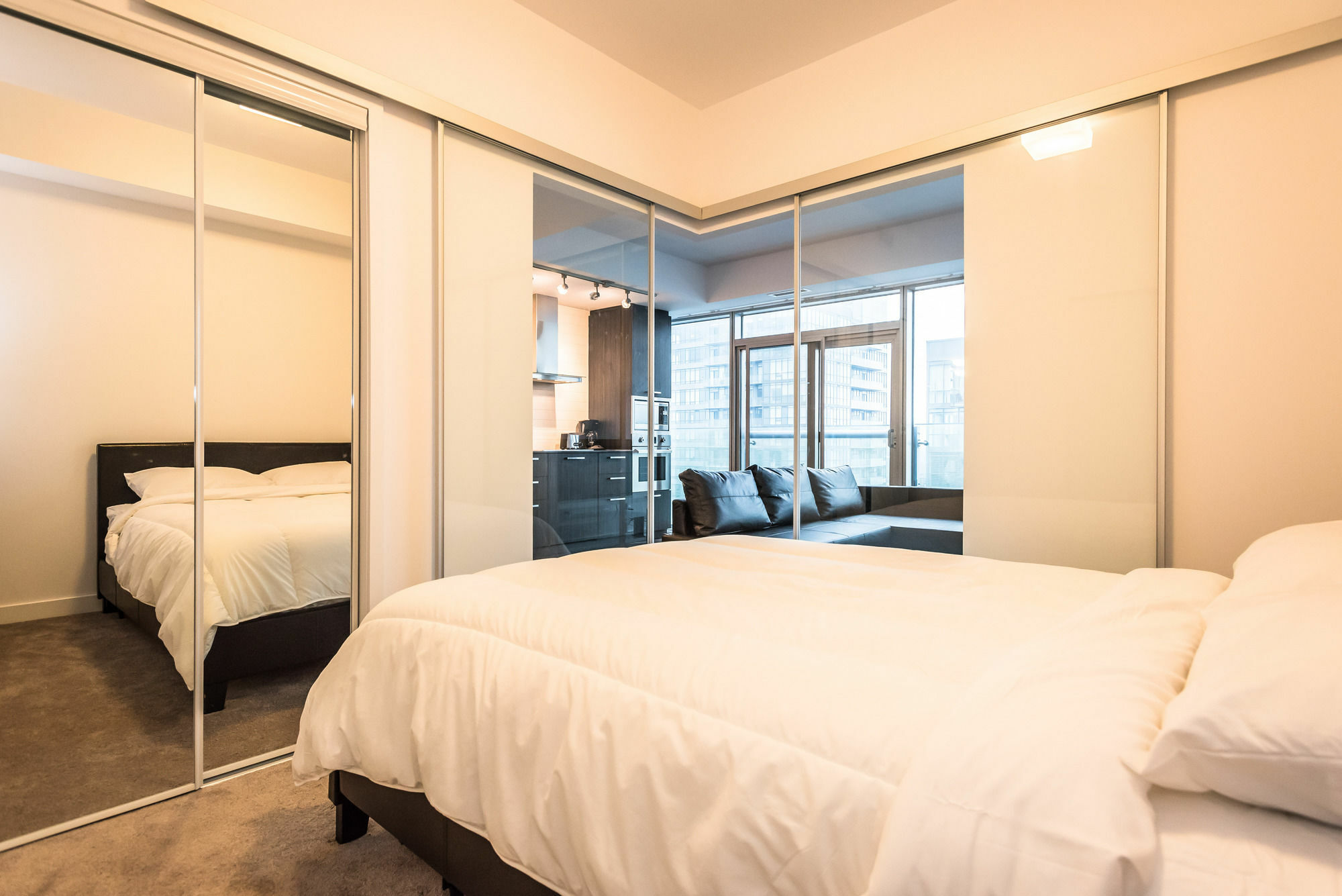 Downtown Luxury Lakeview Condo Торонто Экстерьер фото