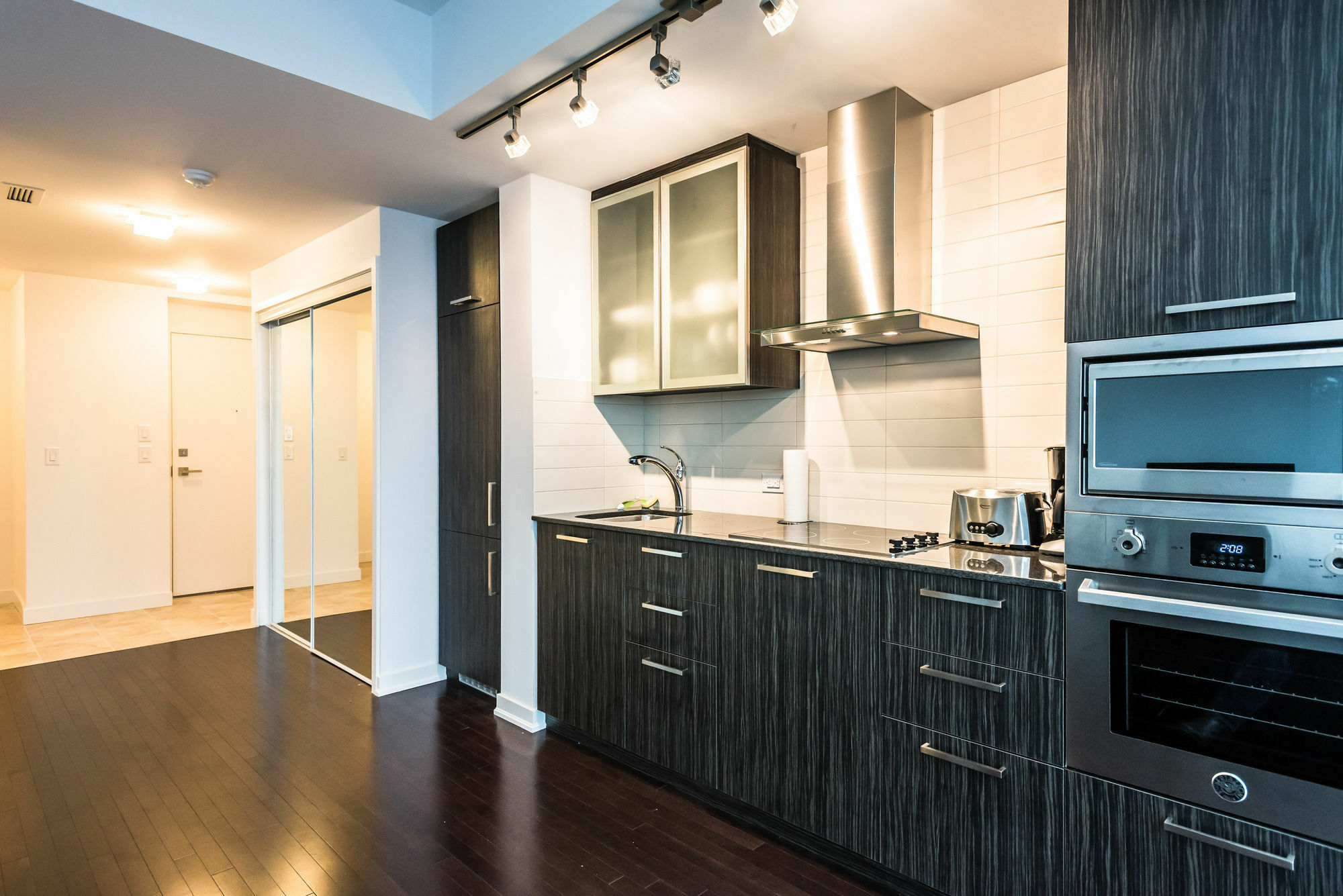 Downtown Luxury Lakeview Condo Торонто Экстерьер фото